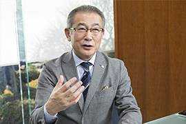 取締役・情報マネジメント事業部長の岩本聡さん
